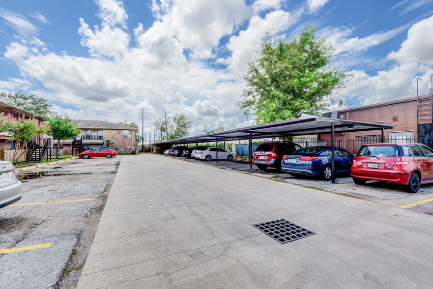 More Photos Of 5704 Edgemoor Dr, Houston Apartments For Sale