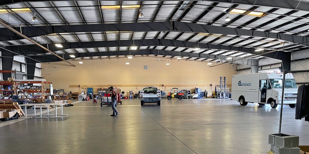 More Photos Of 2915-2983 Carrier Ave, Sanford Manufacturing For Lease