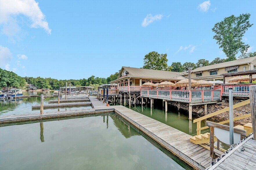 More Photos Of 1041 Harbour Inn Ln, Moneta Restaurant For Sale