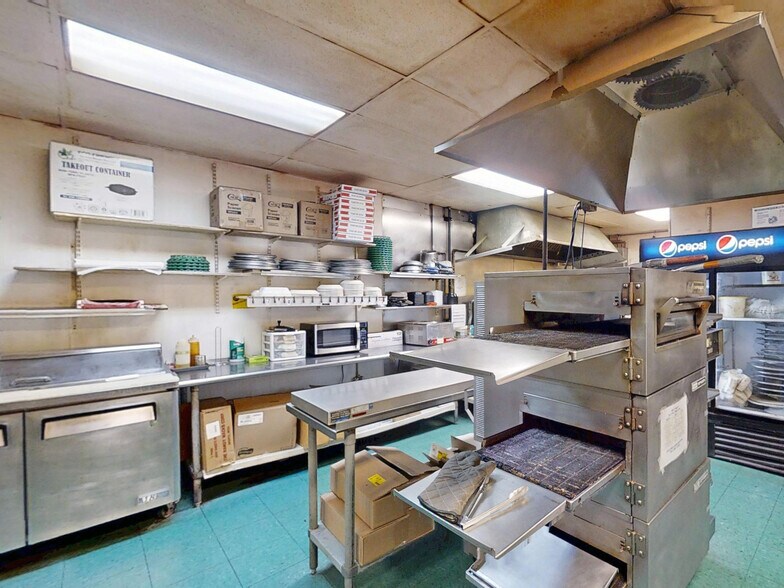 More Photos Of 137 Main St E, Girard Restaurant For Sale