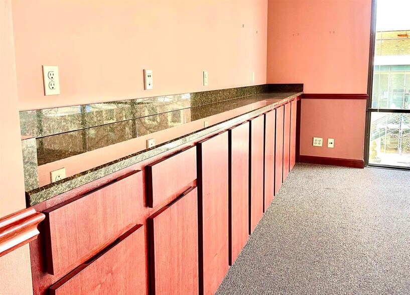 More Photos Of 456 Fulton St, Peoria Office For Sale