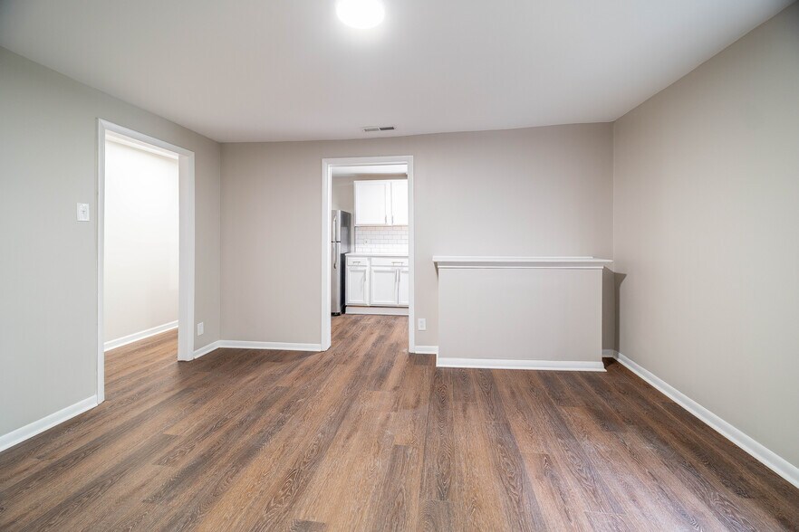 More Photos Of 923 Sullivant Ave, Columbus Storefront Retail Office For Sale