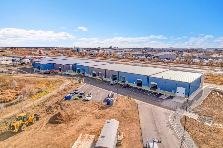 More Photos Of 5200 Oneida St, Commerce City Showroom For Lease