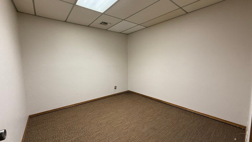 More Photos Of 1001 W Broadway St, Muskogee Medical For Sale