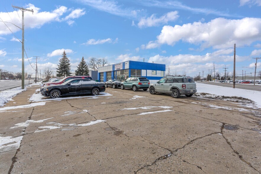 More Photos Of 25985 Groesbeck Rd, Warren Auto Repair For Sale