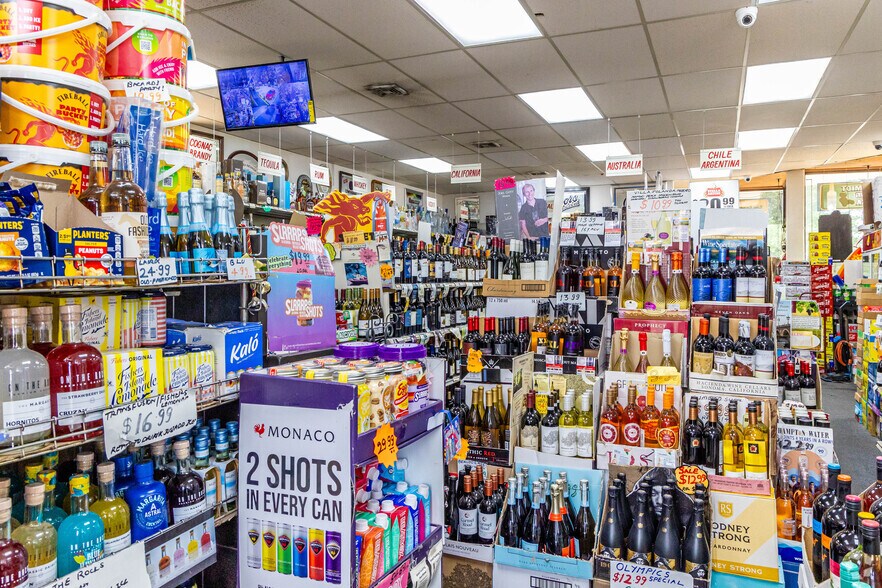 More Photos Of 952 State Route 34, Matawan Freestanding For Lease