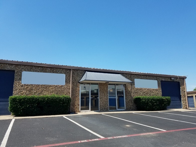 More Photos Of 605 S Sherman St, Richardson Unknown For Lease