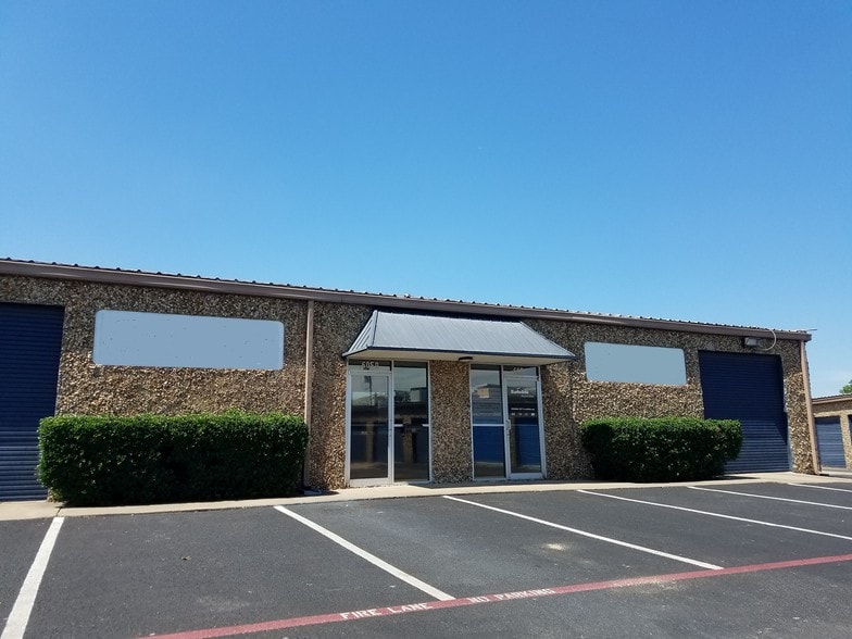 More Photos Of 605 S Sherman St, Richardson Unknown For Lease