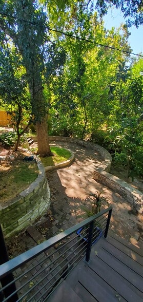 More Photos Of 1405 E 38th 1/2 St, Austin Office For Lease