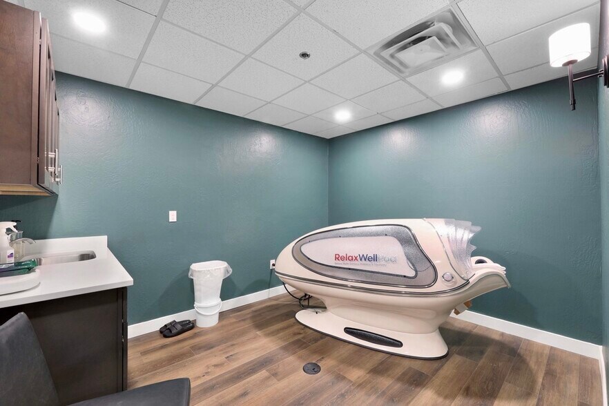 More Photos Of 5620 W Thunderbird Rd, Glendale Medical For Sale