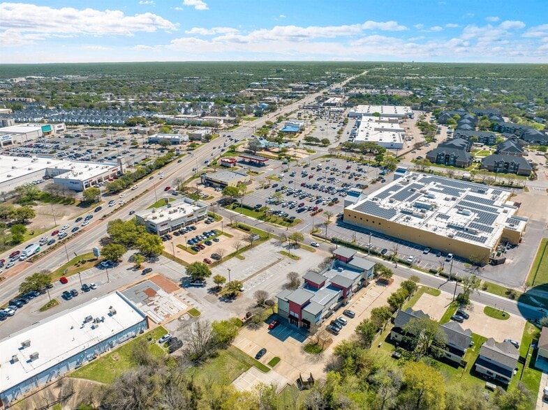 More Photos Of 1713 Park Pl, College Station General Retail For Lease