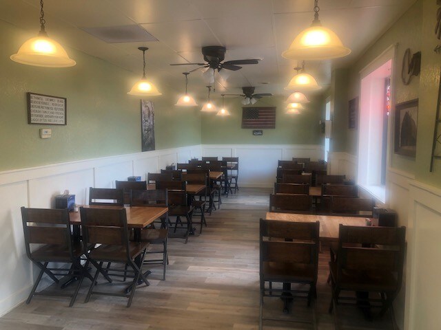 More Photos Of 903 W Market St, Nappanee Restaurant For Sale