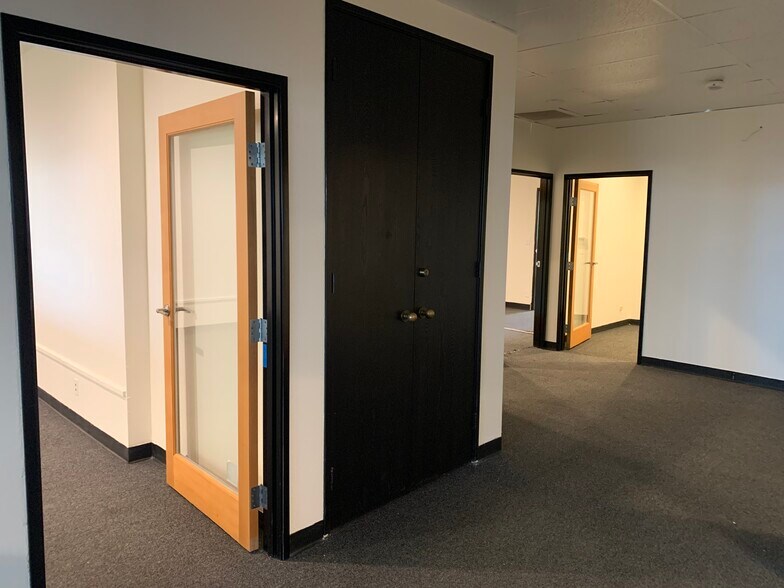 More Photos Of 7519-7521 Melrose Ave, Los Angeles Office For Lease