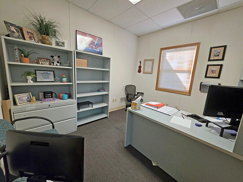 More Photos Of 100 Prushnok Dr, Punxsutawney Office For Sale