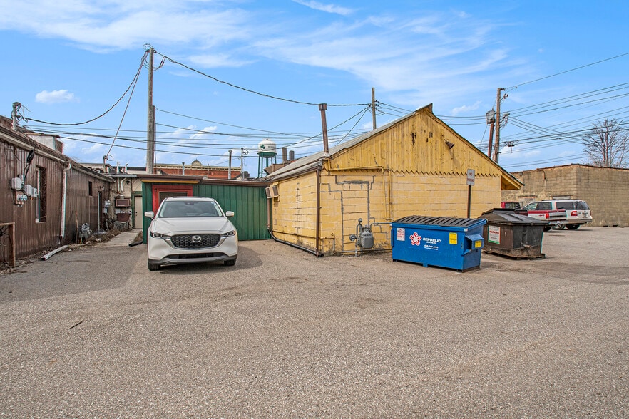 More Photos Of 108 E Ferry St, Berrien Springs Flex For Sale