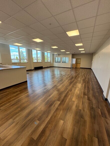 More Photos Of 115 NW State St, Pullman Loft Creative Space For Sale