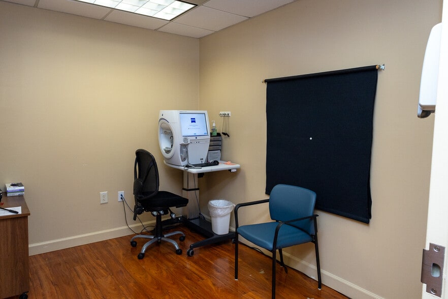 More Photos Of 195 Thomas Johnson Dr, Frederick Medical For Sale