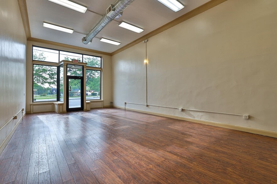 More Photos Of 3235-3245 Woodburn Ave, Cincinnati Storefront For Sale