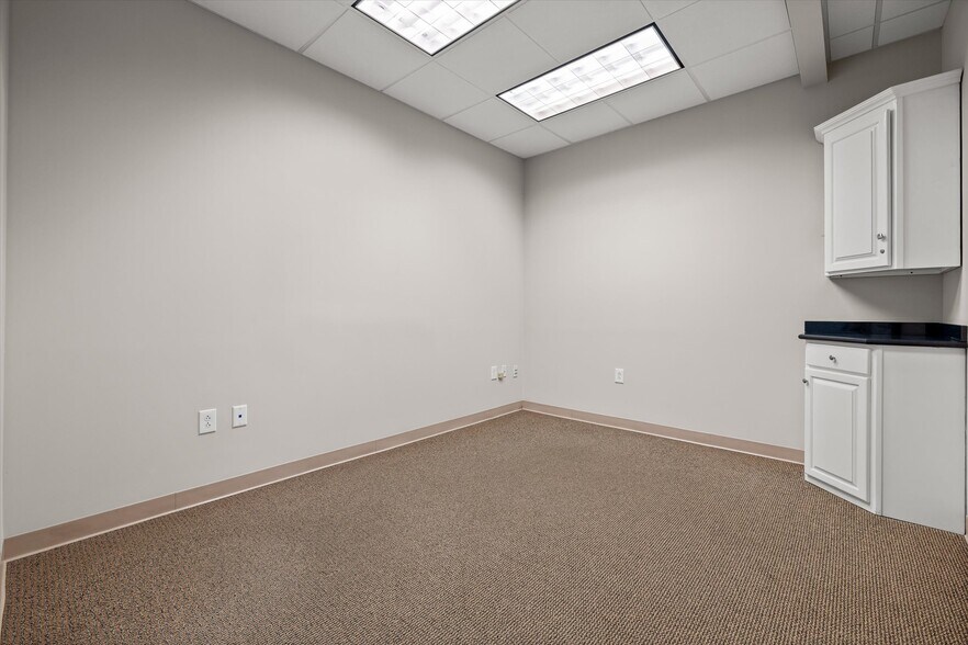 More Photos Of 7446 Shallowford Rd, Chattanooga Medical For Lease