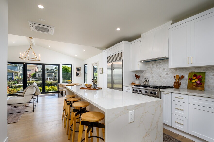 More Photos Of 223 Howland Canal, Venice Multifamily For Sale