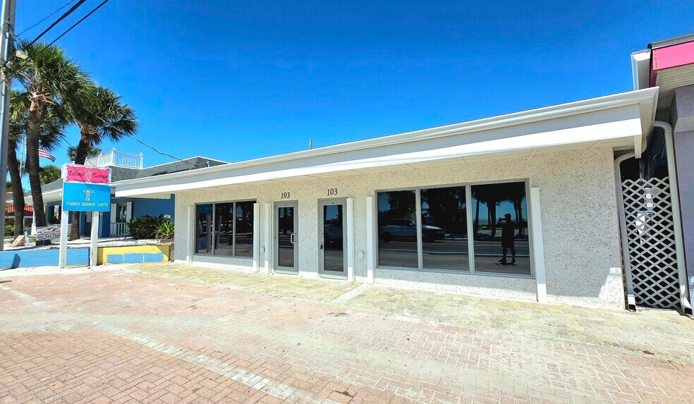 More Photos Of 103 Gulf Dr N, Bradenton Beach General Retail For Lease