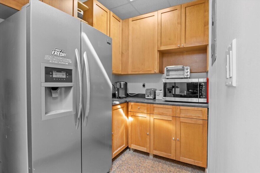 More Photos Of 24-65 46th St, Astoria Flex For Lease