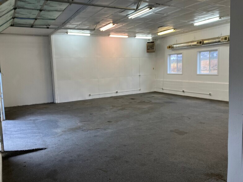 More Photos Of 2043 Highway 70 W, Dickson Unknown For Lease