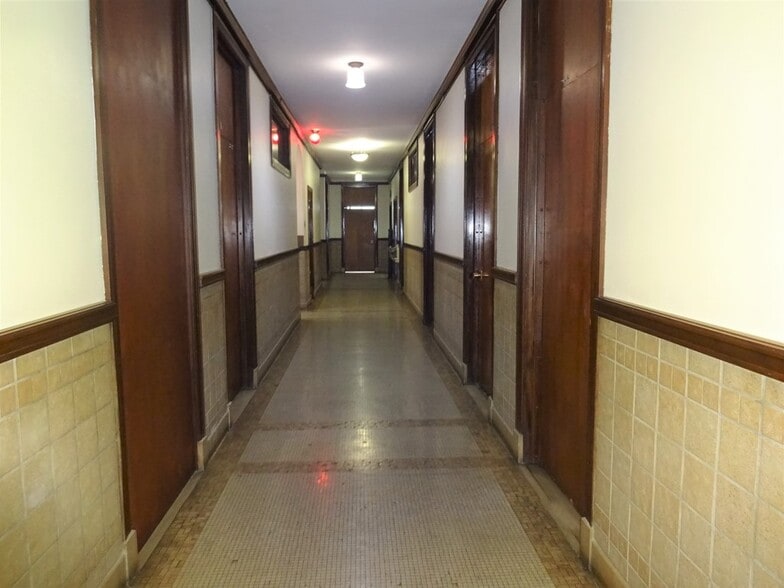 More Photos Of 201 N Penn Ave, Independence Office For Sale