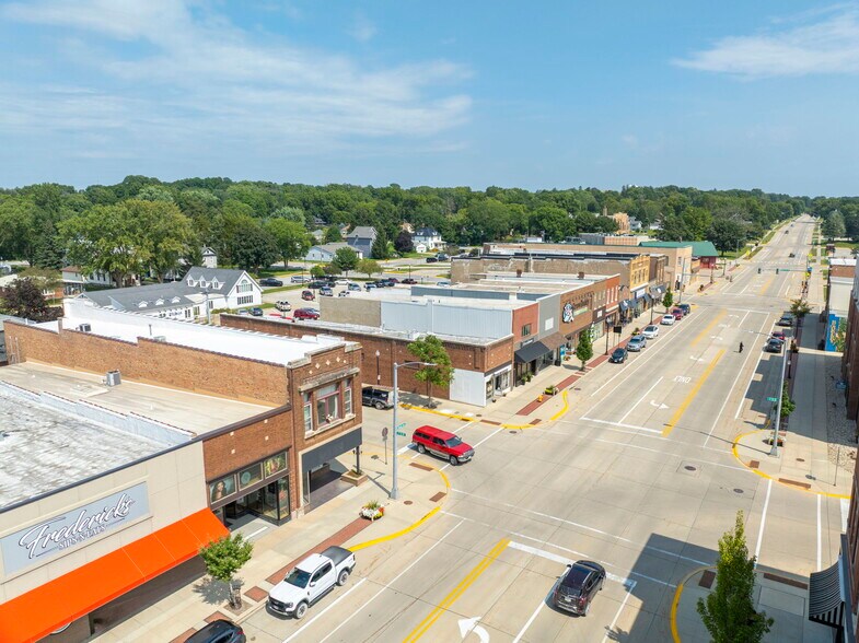More Photos Of 121 E Bremer Ave, Waverly General Retail For Sale