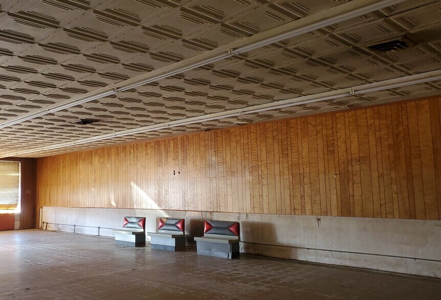 More Photos Of 734 N Greenwood Ave, Ware Shoals General Retail For Sale