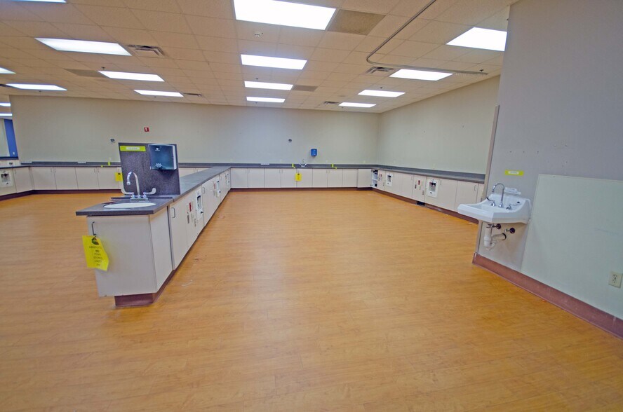 More Photos Of 1922 K M Wicker Memorial Dr, Sanford Medical For Lease