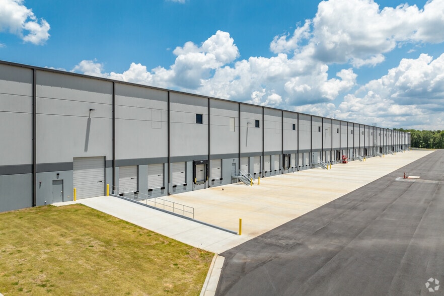 More Photos Of 175 Candler Rd, Stockbridge Warehouse For Lease