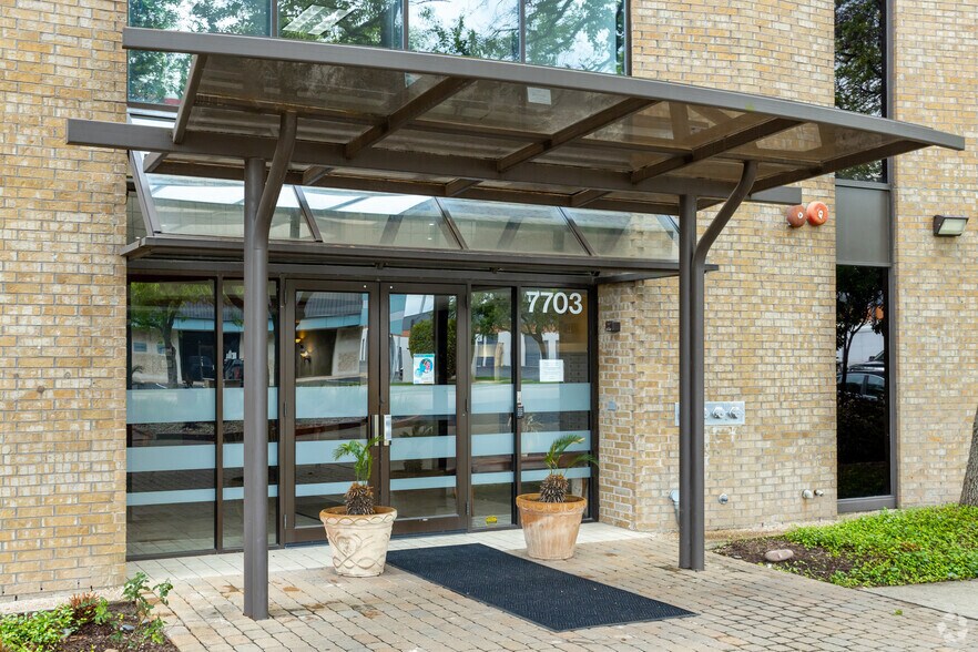 More Photos Of 7703 N Lamar Blvd, Austin Loft Creative Space For Sale