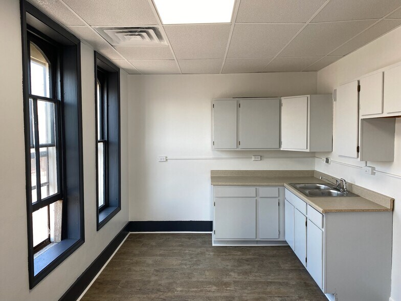 More Photos Of 115 S Union St, Galion Office For Sale