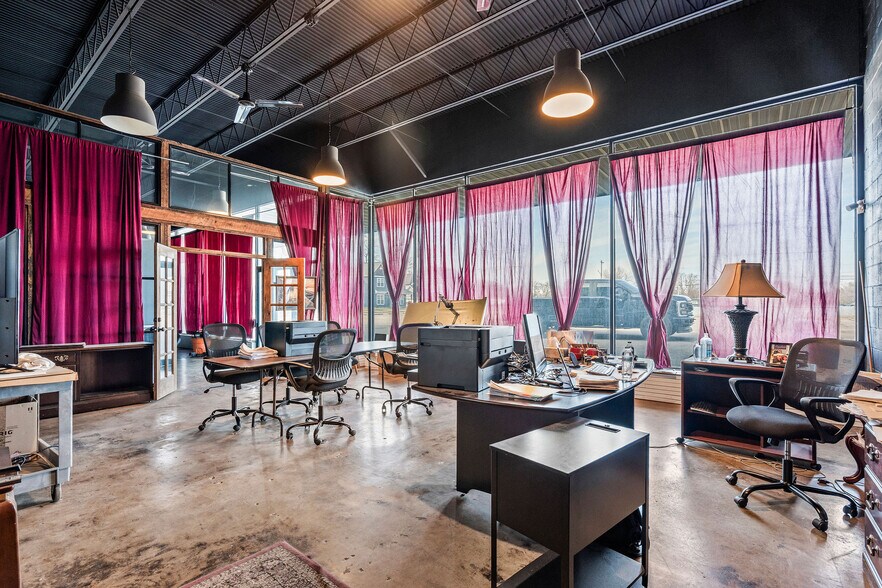 More Photos Of 1111-1115 Donelson Ave, Old Hickory Showroom For Lease