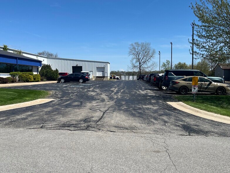 More Photos Of 851 Transport Dr, Valparaiso Flex For Sale