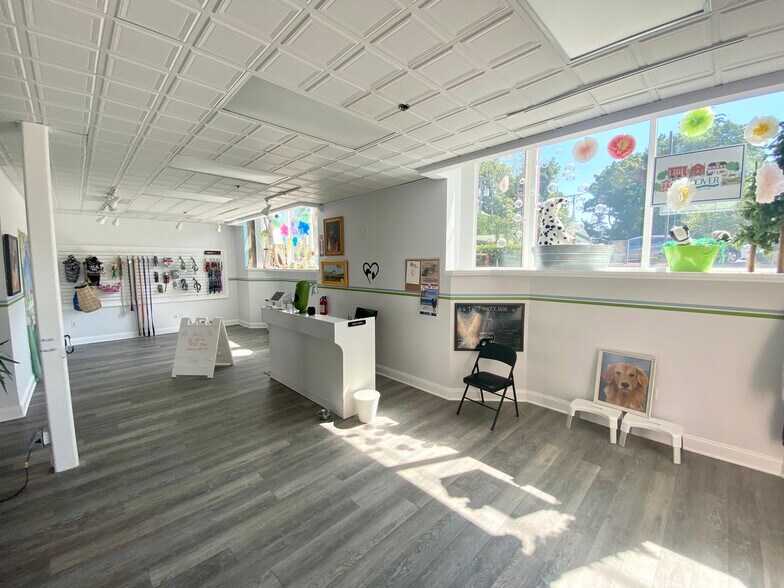 More Photos Of 28 Chestnut St, Andover Storefront Retail Office For Lease
