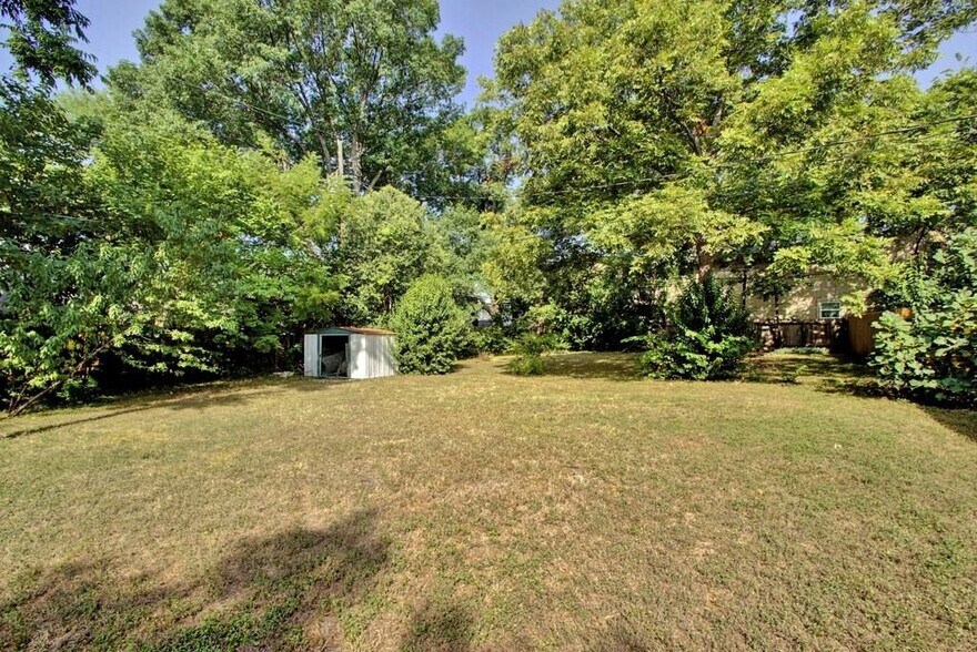 More Photos Of 607-611 Nelray Blvd, Austin Land For Sale