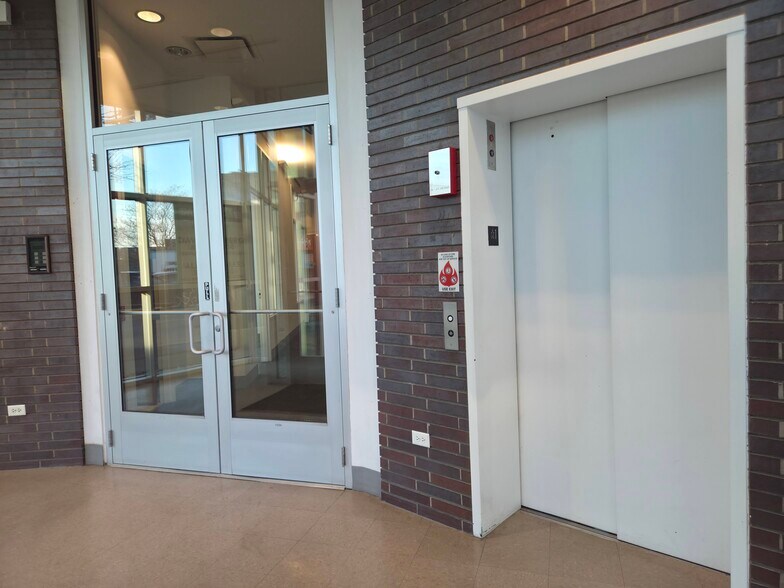 More Photos Of 1640 W Fullerton Ave, Chicago Bank For Sale