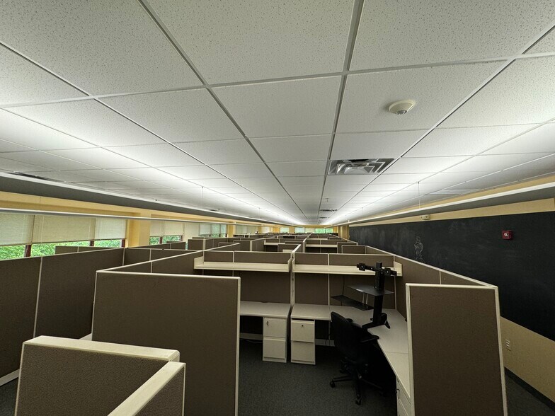 More Photos Of 16 Yankee Candle Way, South Deerfield Medical For Lease