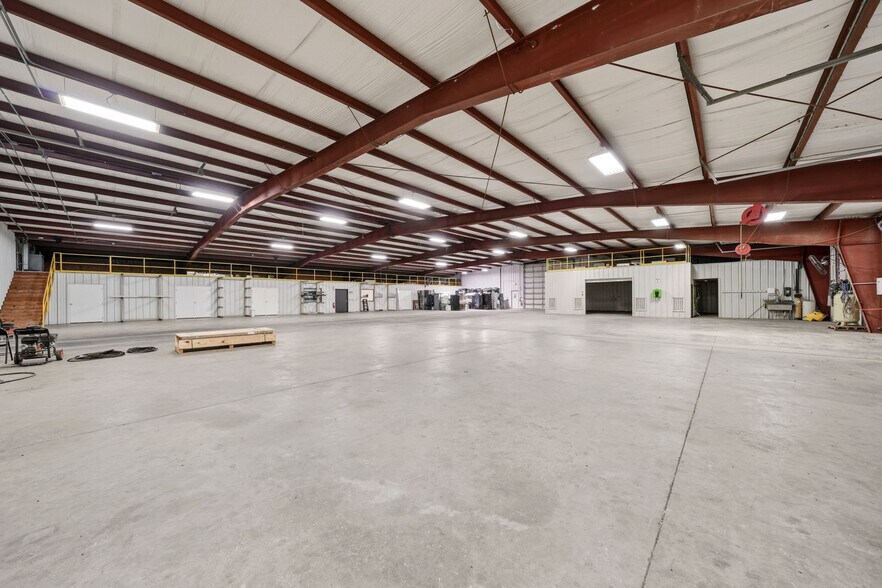 More Photos Of 4122 Hwy 90 Alt, Altair Light Distribution For Lease