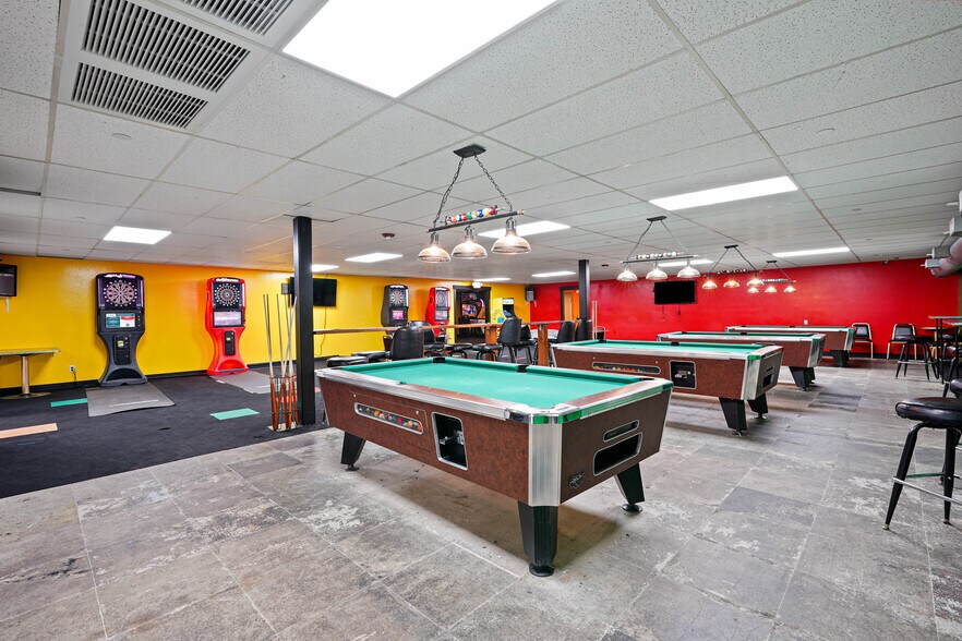 More Photos Of 801 N Fee St, Helena Bar For Sale