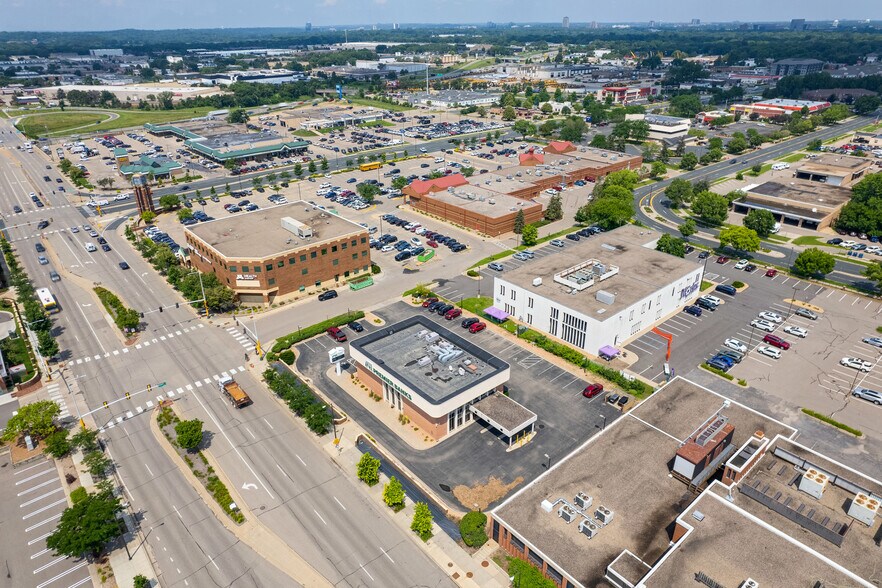 More Photos Of 500 W 98th St, Bloomington Bank For Lease