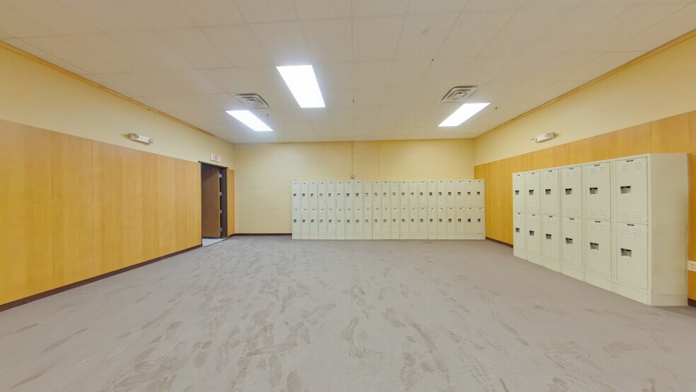 More Photos Of 1655 W Hamlin Rd, Rochester Hills Distribution For Sale