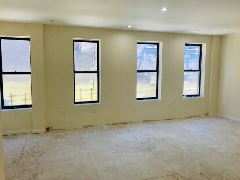 More Photos Of 5586 Broadway, Bronx Storefront Retail Residential For Lease