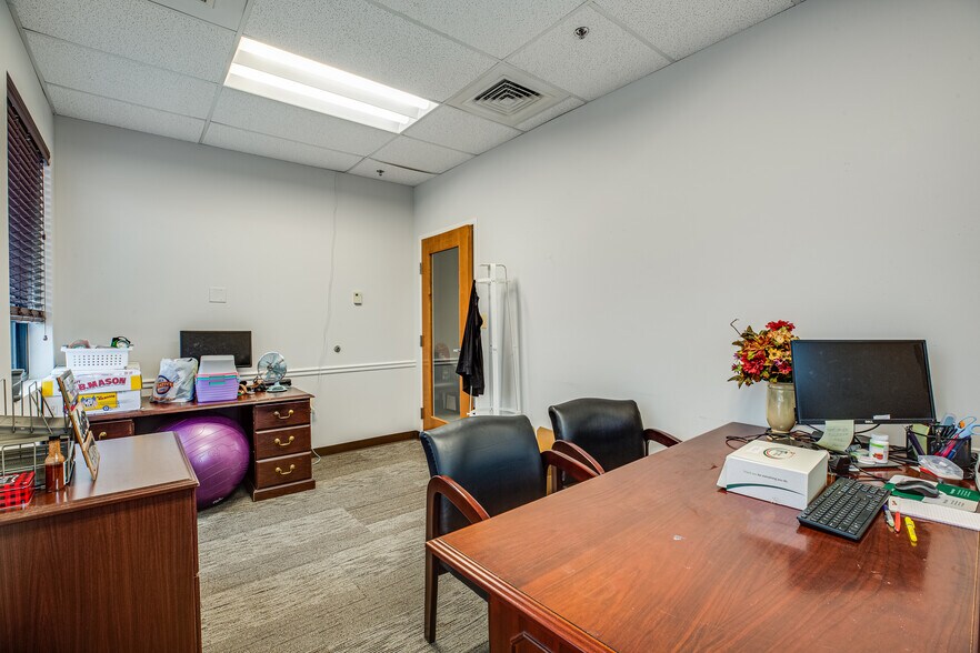 More Photos Of 2050 Gordon W Shelton Blvd, Fredericksburg Office For Lease