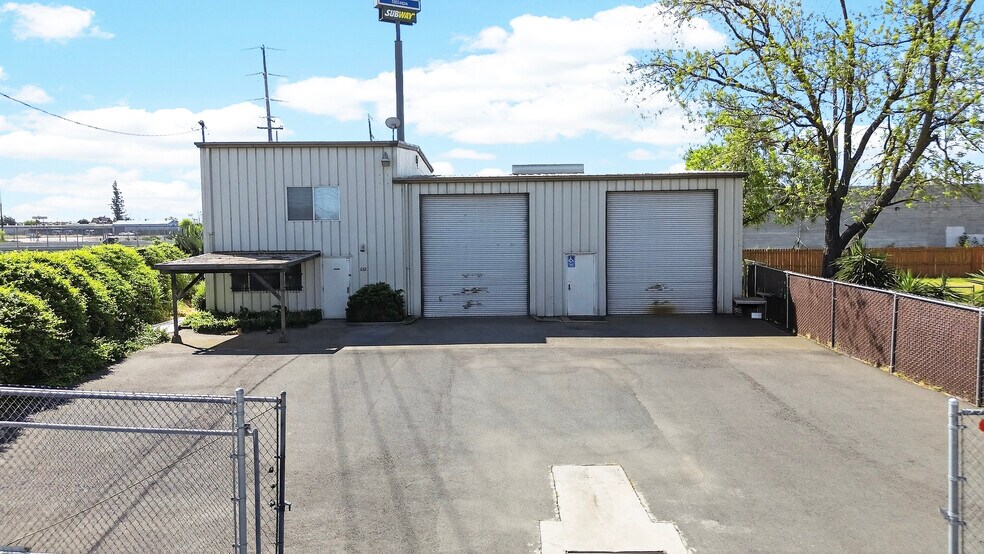 Primary Photo Of 652 E Lockeford St, Lodi Auto Repair For Sale