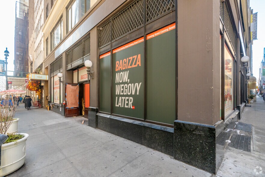 More Photos Of 424 Madison Ave, New York Office For Lease