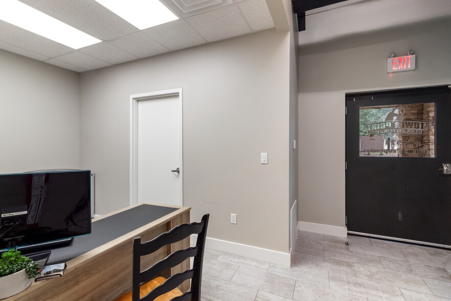 More Photos Of 4320 Decatur Dr, College Station Self Storage For Lease