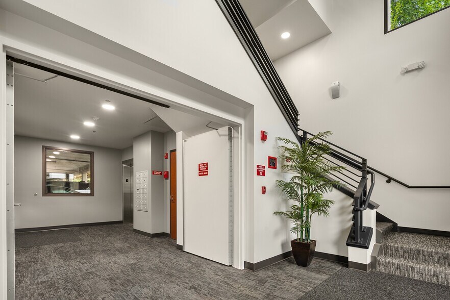 More Photos Of 8015 SE 28th St, Mercer Island Office For Lease